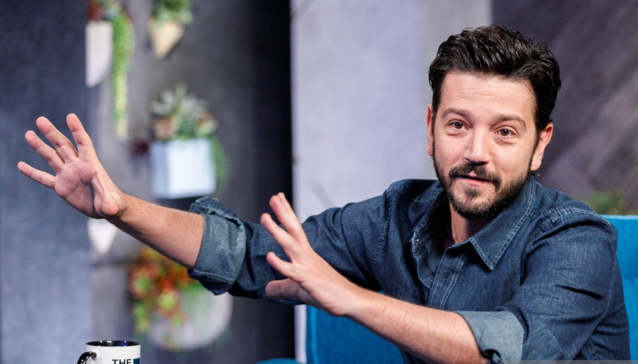 Mexican actor and director Diego Luna is back in Spain, which is the location of one of the episodes of the tv series Pan y Circo. Photo: Getty.
