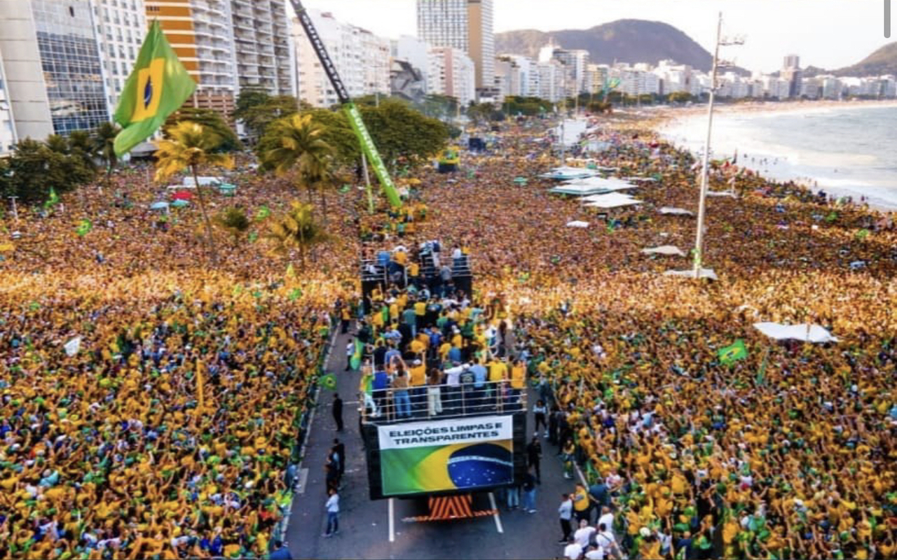 El mandatario fue aclamado por el público de unas 40.000 personas que son alineados con el bolsonarismo, motivo del Día de la Independencia del país. Instagram de @jairmessiasbolsonaro.