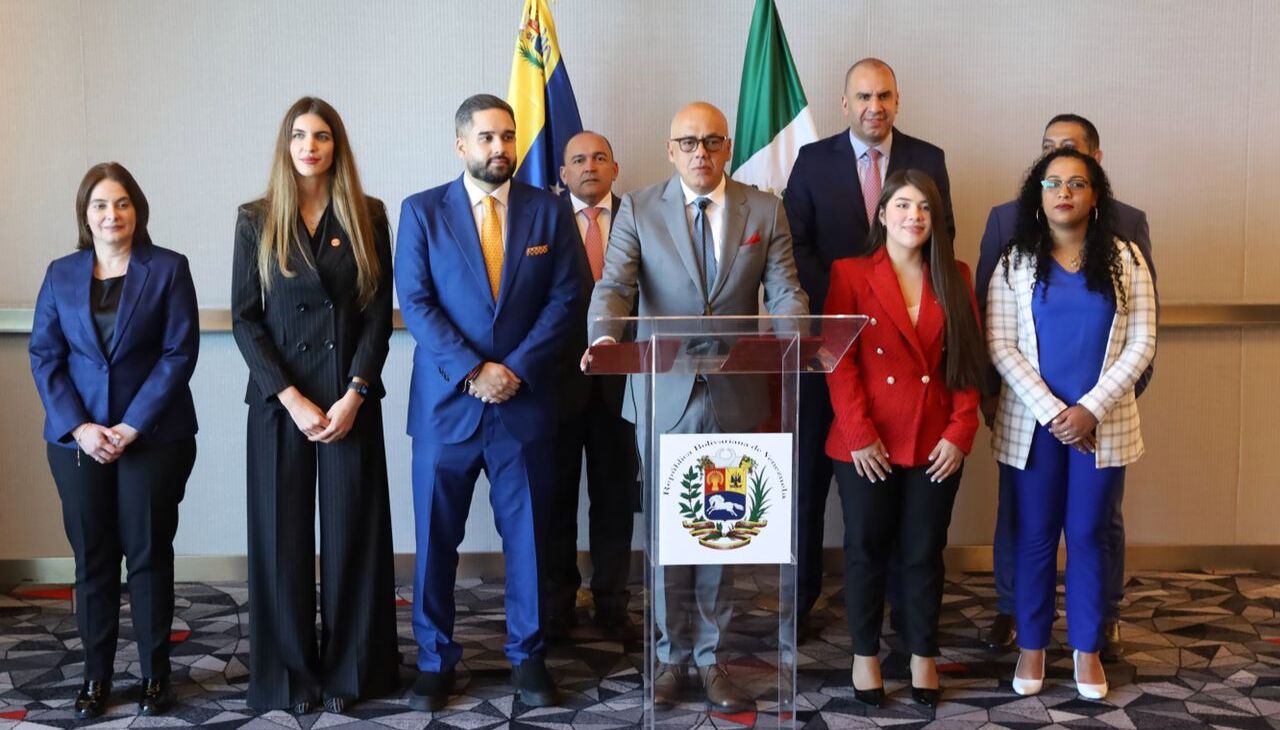 Government of Venezuela and opposition sign agreement to address the humanitarian crisis