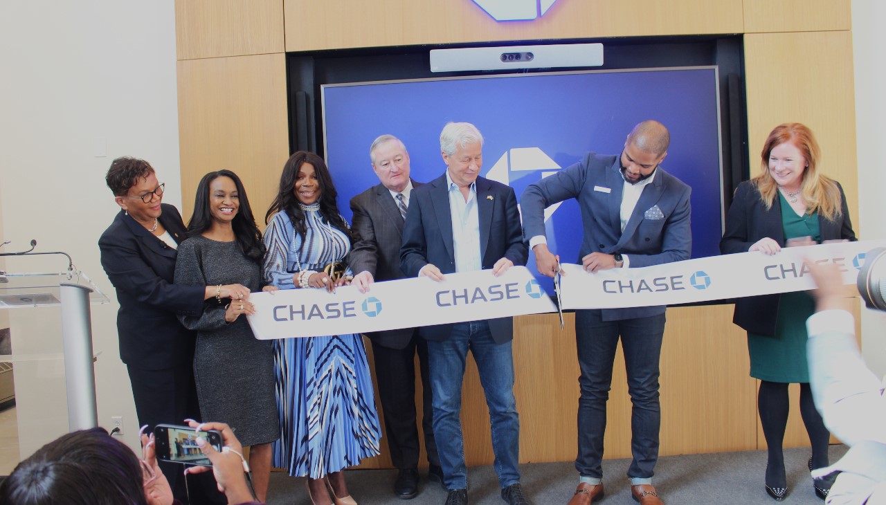 A new JPMorgan Chase community branch opens in West Philadelphia. Photo: Jensen Toussaint/AL DÍA News.