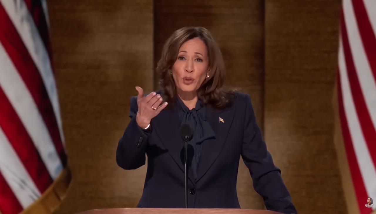 Kamala Harris, durante la aceptación de la candidatura presidencial por el Partido Demócrata. Foto tomada del video de proclamación en su página de Youtube.