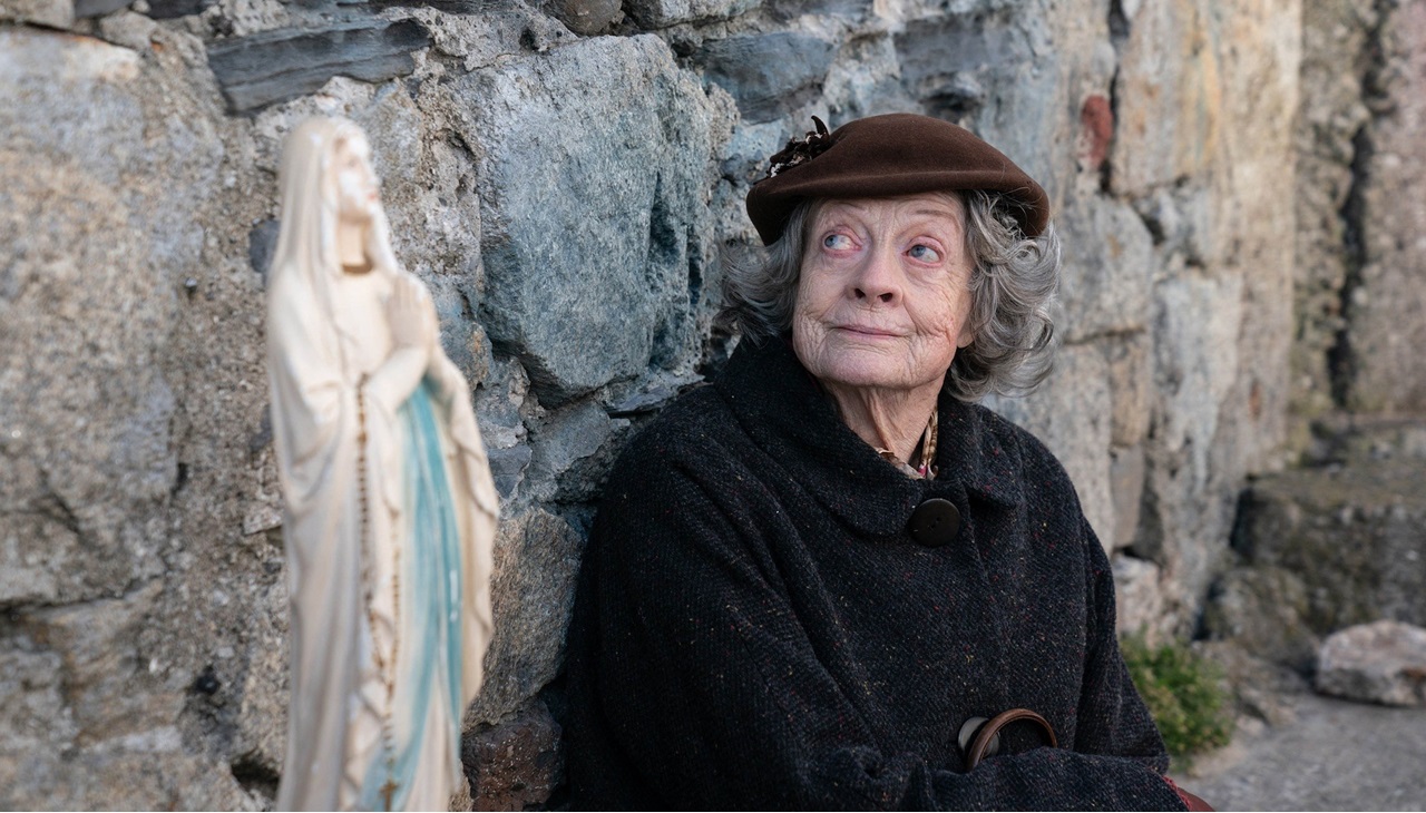 THE MIRACLE CLUB 2023 de Thaddeus O'Sullivan Maggie Smith. COLLECTION CHRISTOPHEL © Zephyr Films - City Films Entertainment - Ingenious Media - City Films I - ShinAwil Productions. Photo by Zephyr Films - City Films Entert / Collection ChristopheL via AFP