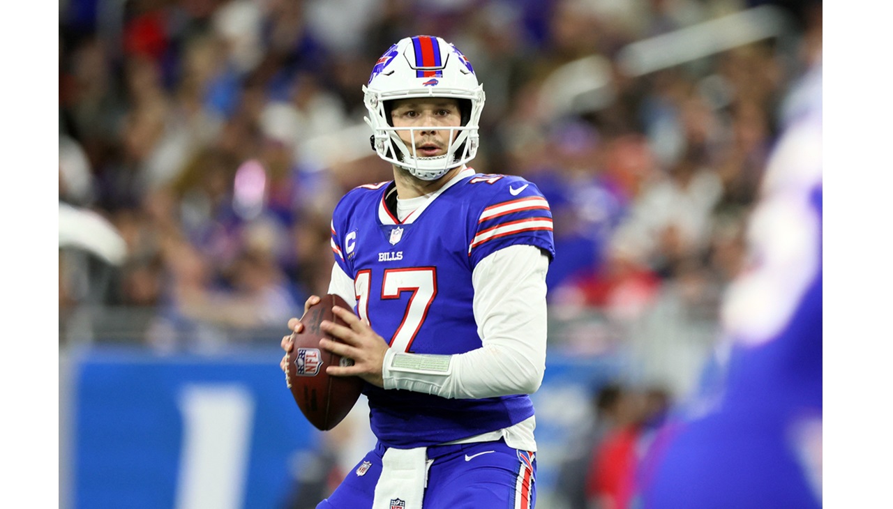 Buffalo Bills quarterback Josh Allen (17) looks to pass the ball during an NFL football game. Photographic archive (Photo by Amy Lemus / NurPhoto / NurPhoto via AFP)