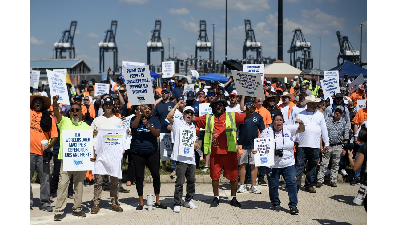 Dockworkers protesting. Photo by Mark Felix / AFP)