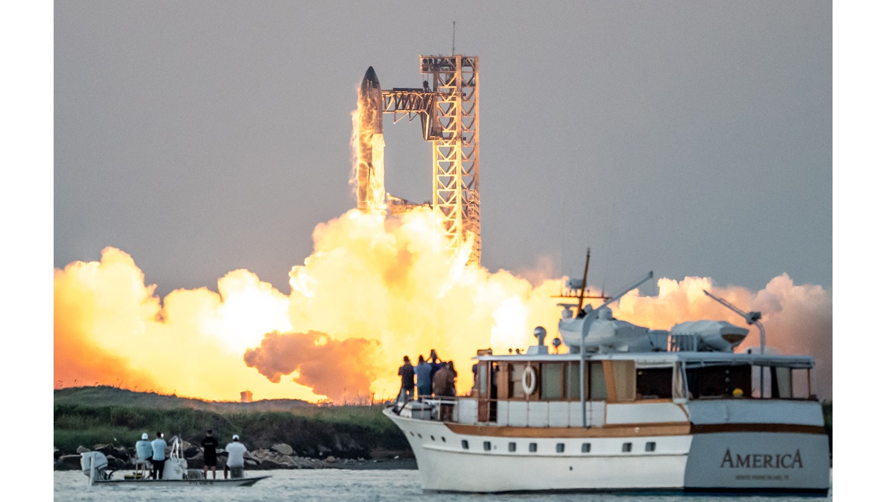 Lanzamiento de aeronave espacial. Foto SERGIO FLORES / AFP