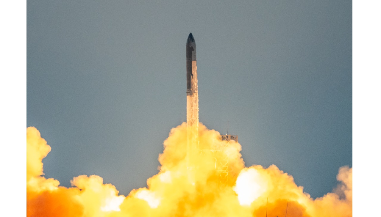 SpaceX launching. Photo by SERGIO FLORES / AFP