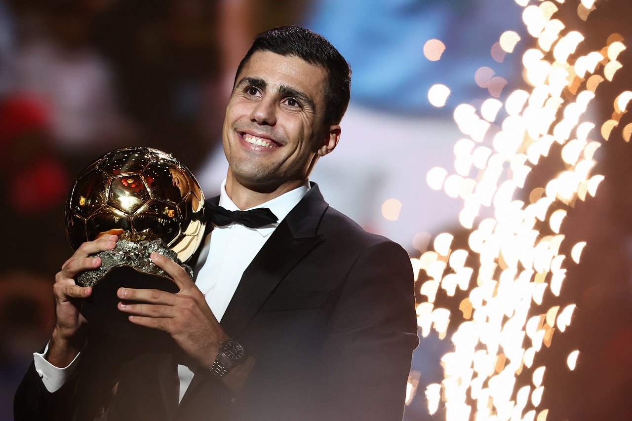 Manchester City's Spanish midfielder Rodri receives the Ballon d'Or award during the 2024 Ballon d'Or France Football award ceremony at the Theatre du Chatelet in Paris on October 28, 2024. (Photo by FRANCK FIFE / AFP)