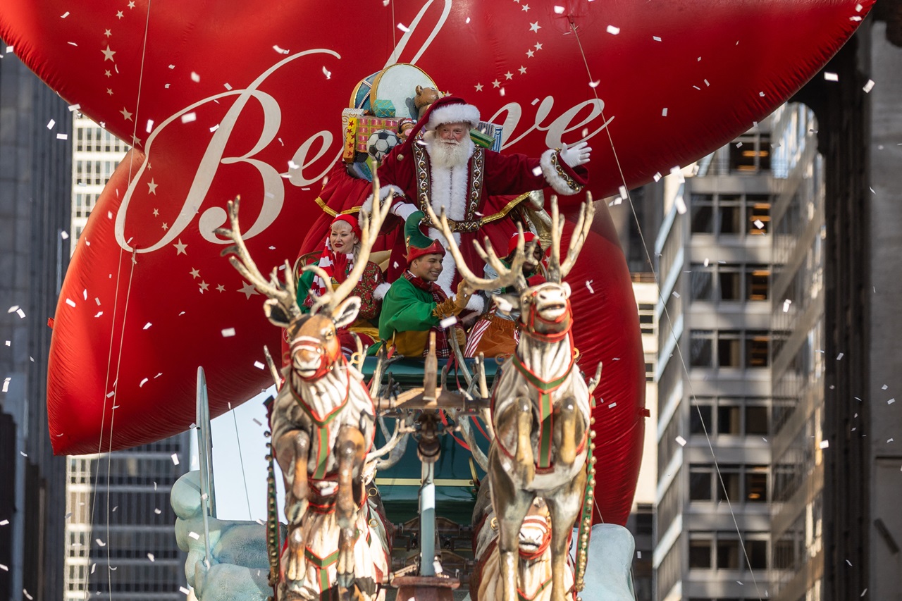 Santa Claus durante el 97º Desfile Anual de Acción de Gracias de Macy's en Nueva York el 23 de noviembre de 2023. (Fotografía de Yuki IWAMURA / AFP)