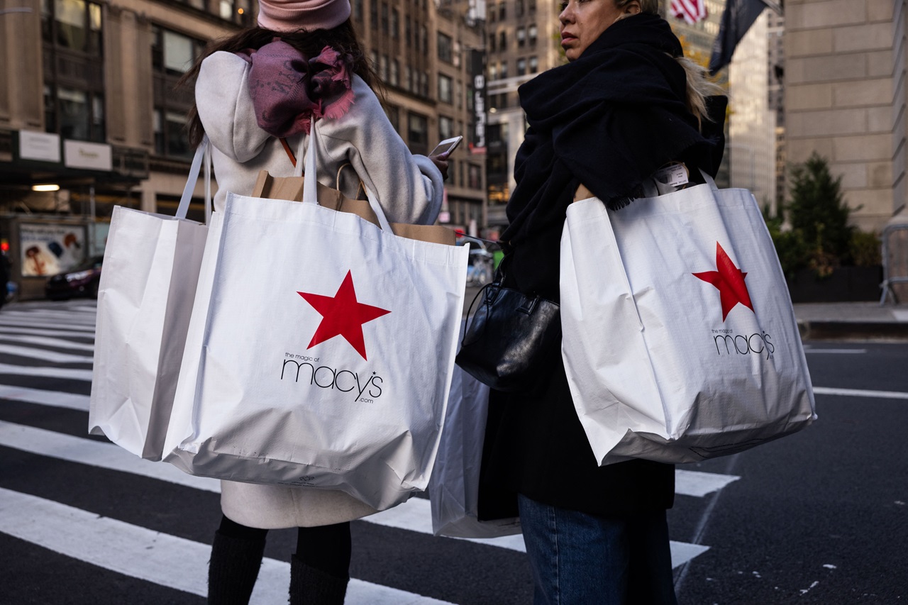 Compradoras de Macy durante la celebración del Thanksgiving de 2023. Foto de Archivo AFP