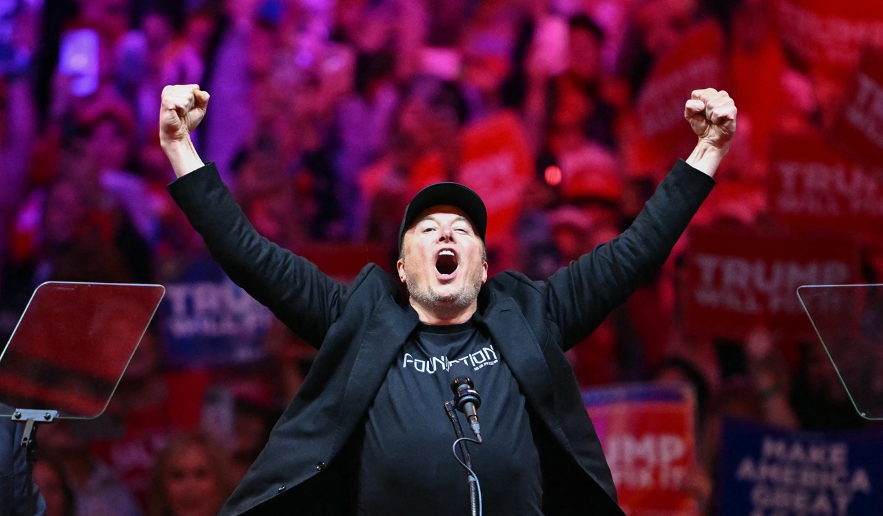 TOPSHOT - Tesla and SpaceX CEO Elon Musk gestures as he steps on stage during a rally for former US President and Republican presidential candidate Donald Trump at Madison Square Garden in New York, October 27, 2024. (Photo by ANGELA WEISS / AFP)