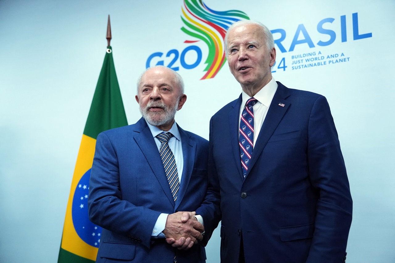 US President Joe Biden and Brazilian President Luiz Inacio Lula da Silva meet during a working lunch at the G20 Leader’s Summit at the Museum of Modern Art in Rio de Janeiro, Brazil on Tuesday, November 19, 2024. (Photo by ERIC LEE / POOL / AFP)