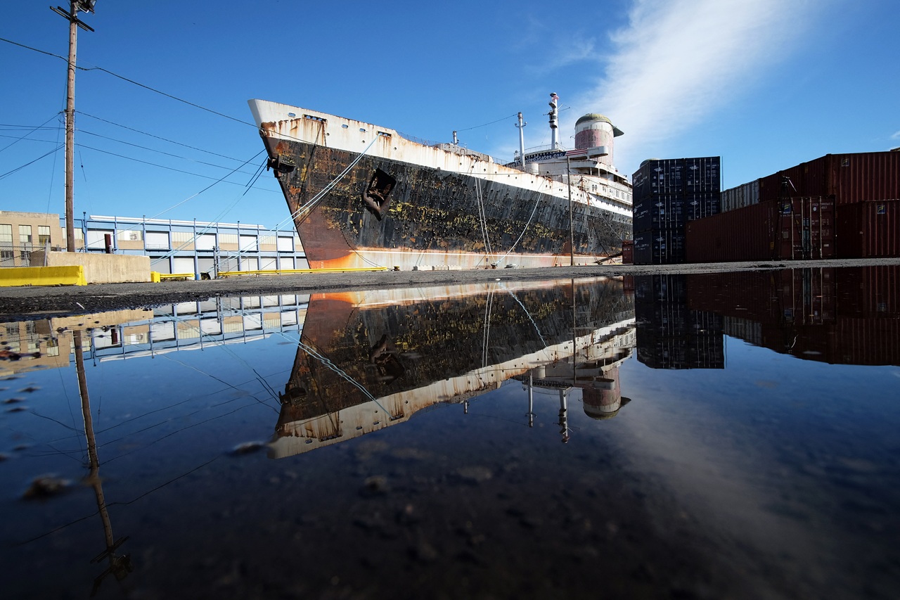 Retired cruise liner SS United States is pictured at a dock in Philadelphia, Pennsylvania, on October 10, 2015. (Photo by JEWEL SAMAD / AFP)