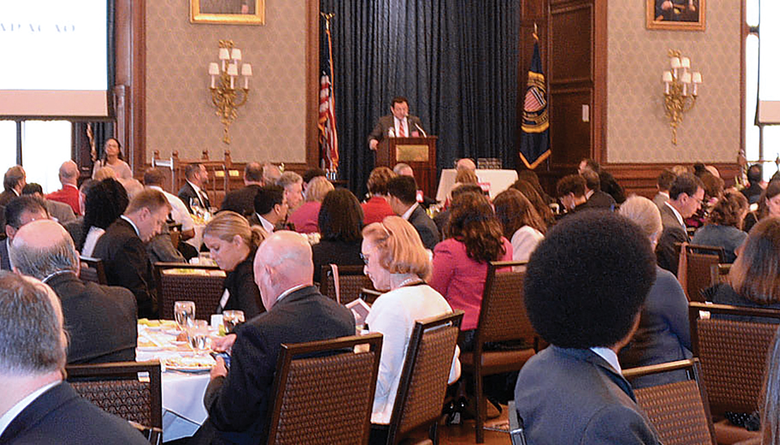 The founder and CEO of AL DÍA, Hernán Guaracao, speaks at the Hispanic Heritage celebration hosted by AL DÍA at the Philadelphia Union League Club in 2018. He is brief during these special ocassions, but people accuse him sometimes of “speaking too much”. ALDÍANews