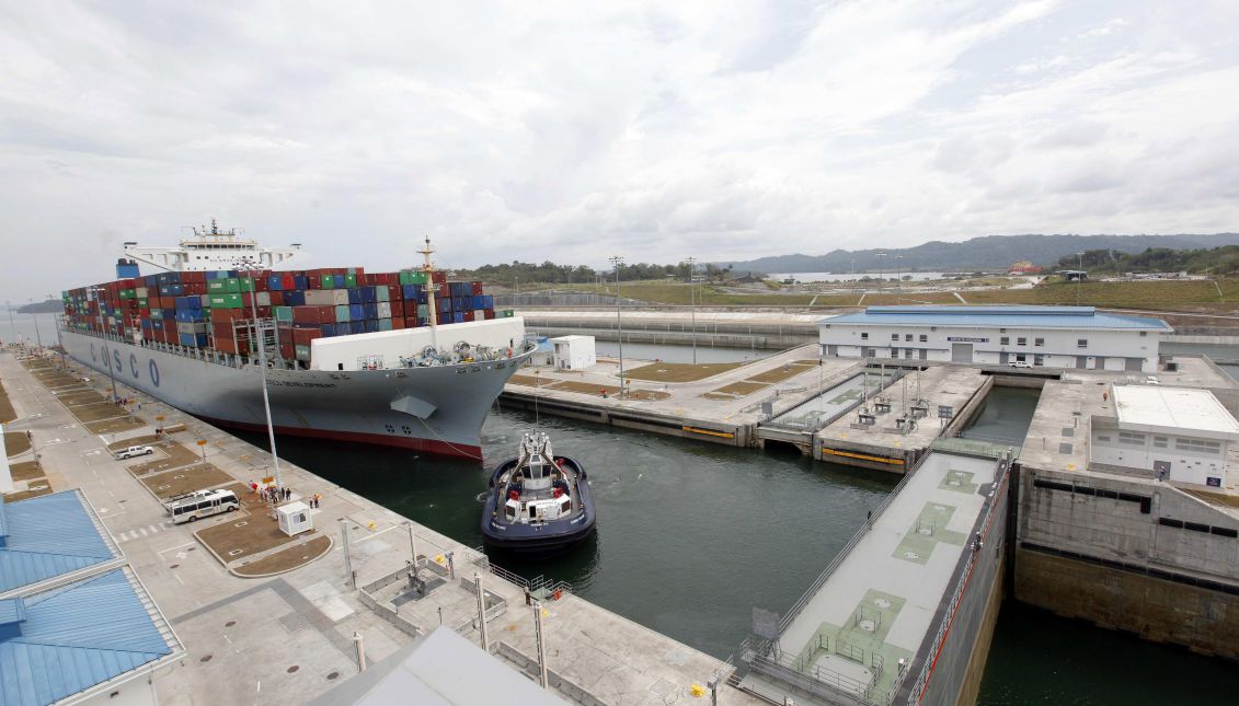 The COSCO Development vessel, with capacity to transport up to 13,435 containers, transits the Agua Clara lock through the canal expansion, on the Atlantic slope in Colon, Panama, May 2, 2017. EFE/Alejandro Bolívar
