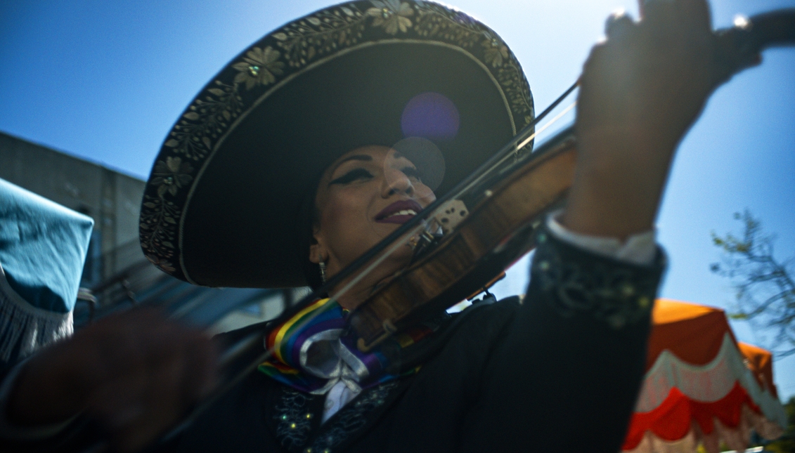Entre cervezas y mariachis crear un pequeño espacio para dialogar sobre machismo, inclusión e identidad. FOTOGRAFÍA: Estrella Jalísco