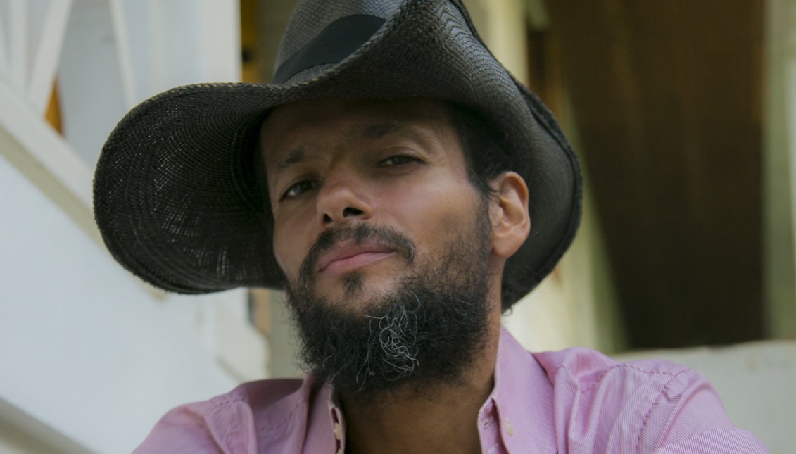 El artista puertorriqueño Draco Rosa se prepara para revelar su lado más "íntimo" en su próxima gira, en la que desde el próximo 3 de mayo interpretará en Filadelfia algunos de sus clásicos y nuevas canciones que tocará por "primera vez". EFE.