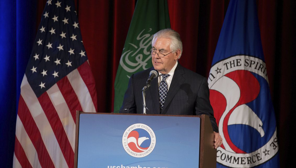 Secretary of State Rex Tillerson on April 19 said the Iran nuclear deal “really does not achieve” its goal of preventing Iran from obtaining nuclear weapons.
In the photo, Tillerson speaks at the US-Saudi Arabia CEO Summit at the US Chamber of Commerce in Washington, DC, USA, 19 April 2017. EPA/TASOS KATOPODIS
