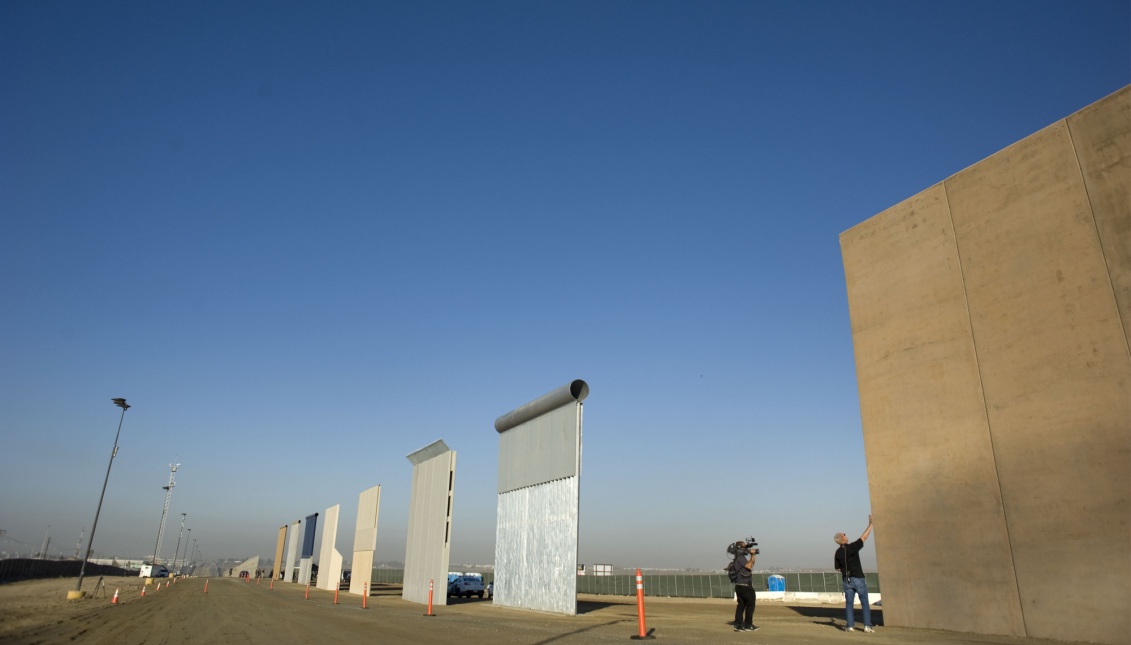 Así se ven los ocho prototipos del muro fronterizo entre Estados Unidos y México presentados este jueves 26 de octubre por el US Customs and Border Protection. EFE