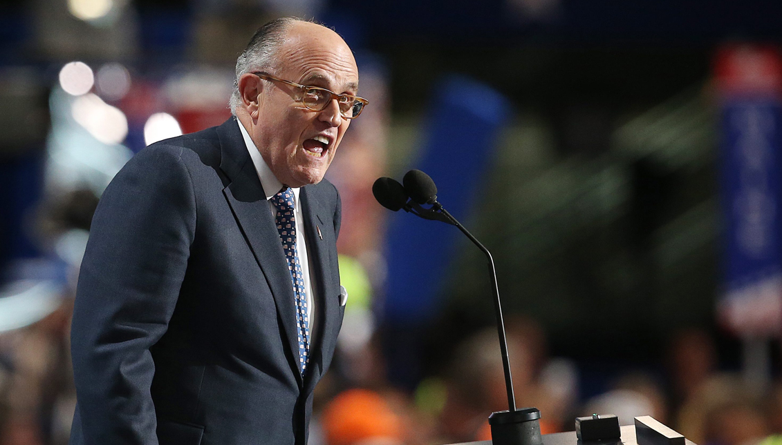 OP-ED: Los Enormes Dientes  de Rudy Giuliani 