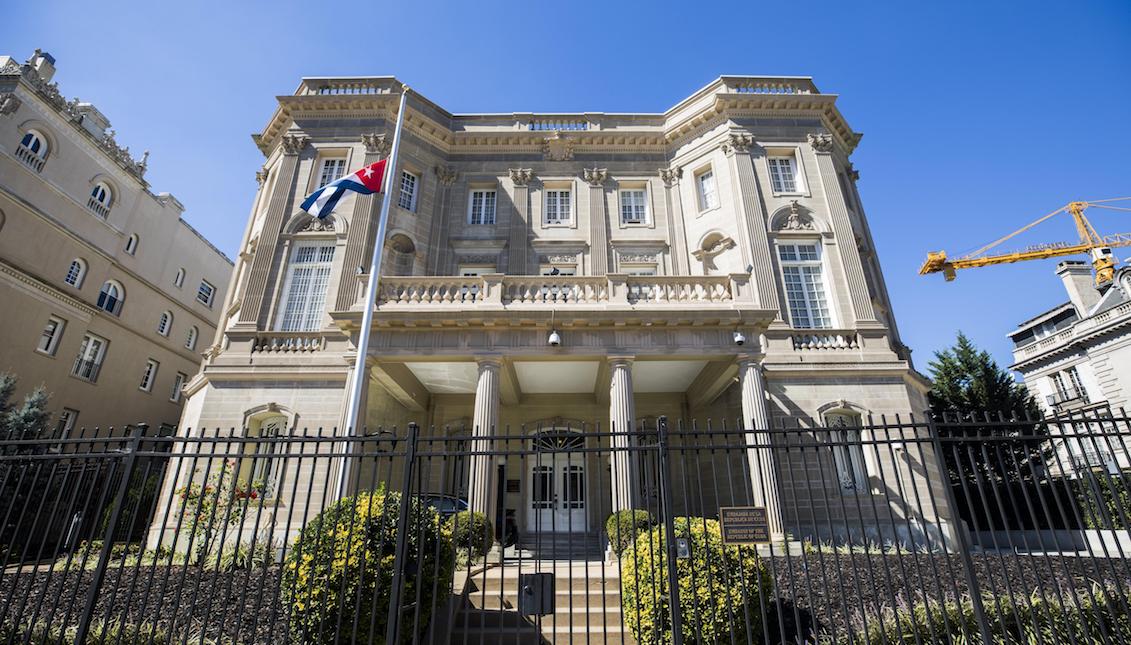 View of the facade of the Cuban embassy in Washington, DC, on Tuesday, October 3, 2017. The United States ordered the departure of 15 Cuban Embassy officials in Washington in response to alleged "acoustic" attacks against at least 22 US diplomats in Cuba that have led the State Department to reduce its personnel on the Caribbean island. EFE / Jim Lo Scalzo