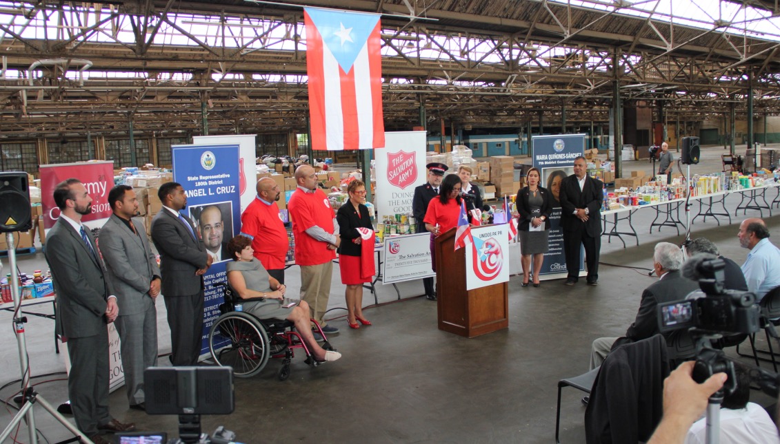Organizing Committee of the Unidos Pa 'PR campaign during the delivery of $25,000 in donations to the Salvation Army, last October 11. Photo Courtesy of Cárdenas Grant Communications.