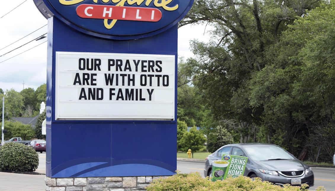 Un restaurante muestra un mensaje de apoyo a Otto Warmbier, en Wyoming, Ohio (EE.UU.) el 15 de junio de 2017. EFE/Mark Lyons
