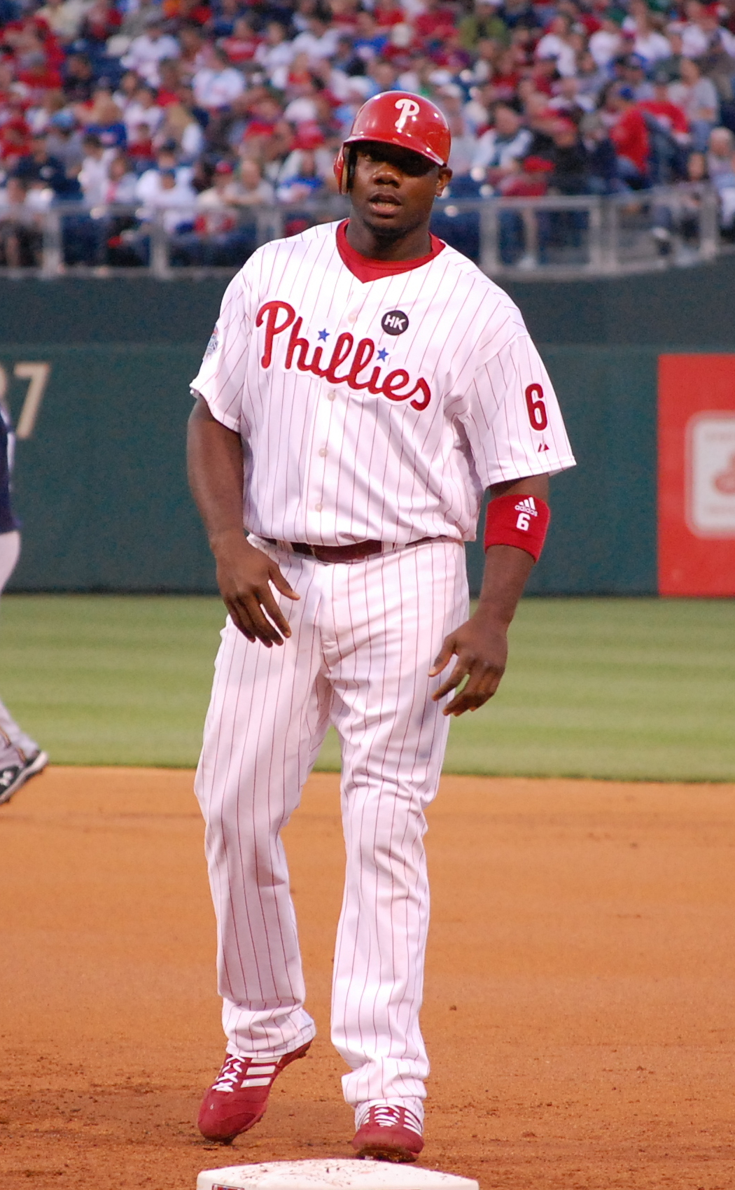 "Ryan Howard 2009" by L-Rey on Picasa Web Albums (Original version)UCinternational (Crop) - Originally posted to Picasa Web Albums as "Phillies vs Brewers 4/21/2009"Cropped by UCinternational. Licensed under CC BY 3.0 via Commons.
