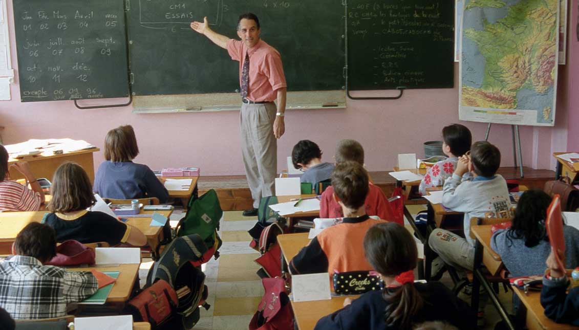 La misteriosa y lenta maduración de los valores requiere de maestros que tiren su semilla al aire y no les importe dónde germina ni quién recoja la cosecha, ni cuándo. El maestro no muere jamás: su presencia perdura en las mentes, corazones y acciones de los que reciben el regalo de sus semillas.
