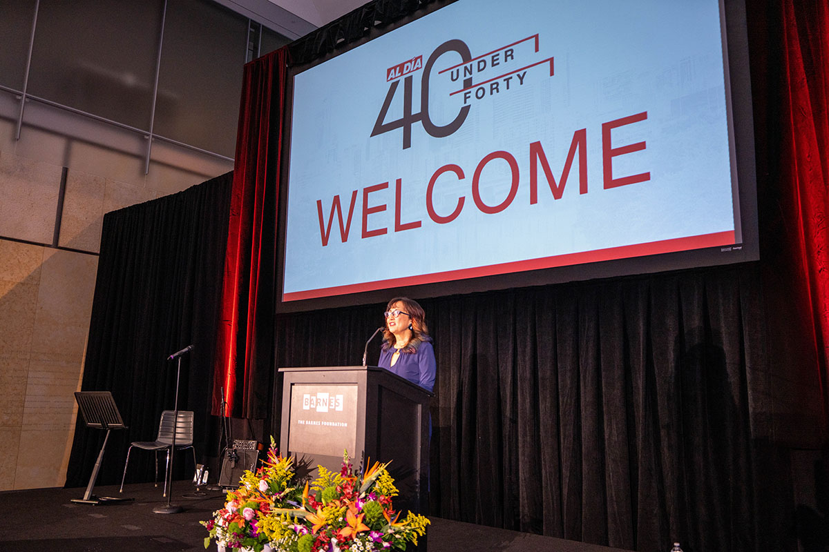 Loraine Ballard Morrill emcees the second annual AL DÍA 40 Under Forty event. Photo: Peter Fitzpatrick/AL DÍA News. 