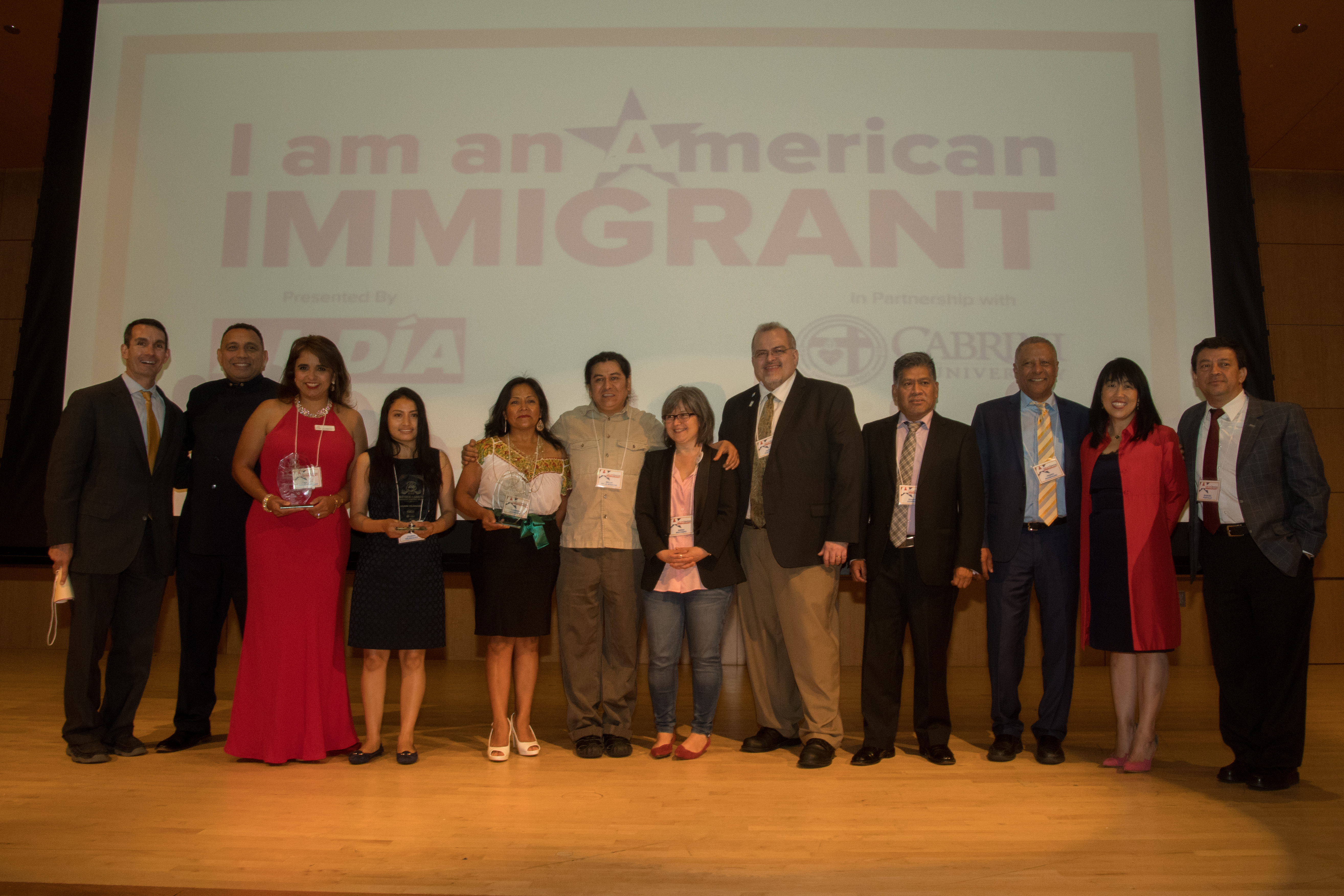 The honorees of the I am an American Immigrant project pose with Pennsylvania Auditor General Eugene DePasquale and Philadelphia Councilwoman Helen Gym. (Simón Bolívar)