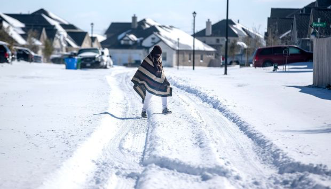 Texas está en crisis tras las tormentas invernales que han azotado la región a niveles sin precedentes. Foto: Eric Gay/Associated Press