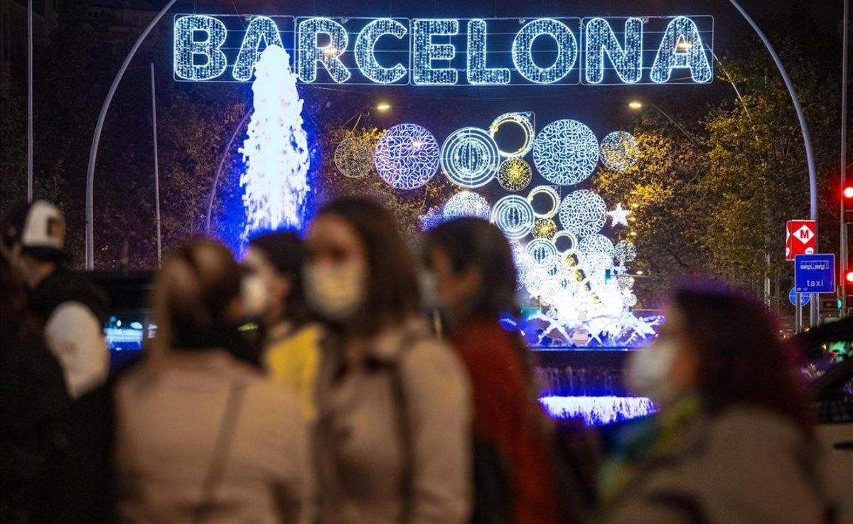 Barcelona is facing its Omicron wave at the worst time for the holidays. Photo: Ferran Nadeu
