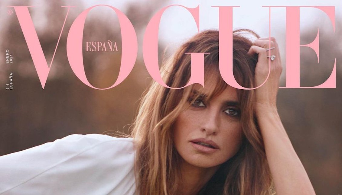 Penélope Cruz stars on Vogue Spain's January 2021 cover decked out in Chanel for the image captured by photographer Nico Bustos. Photo: Twitter. 