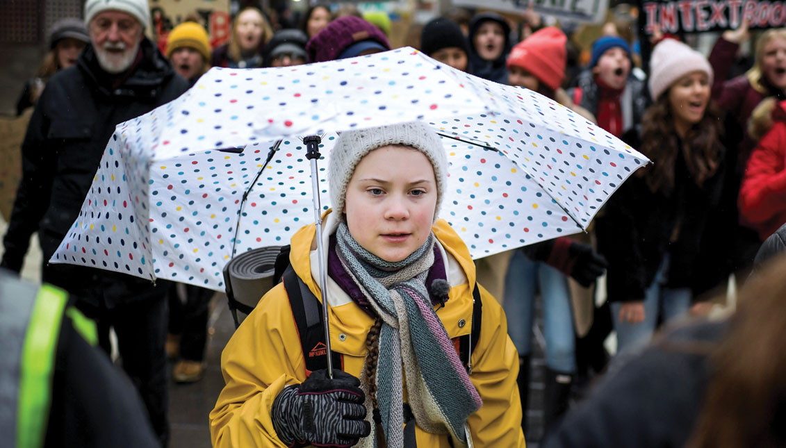 The young Swedish environmental activist Greta Thunberg (c) joins the thousands of students who took to the streets of Stockholm this Friday to demand action against climate change in Sweden. Students from all over the world stopped attending classes to demand greater political action against climate change. EFE / Henrik Montgomery