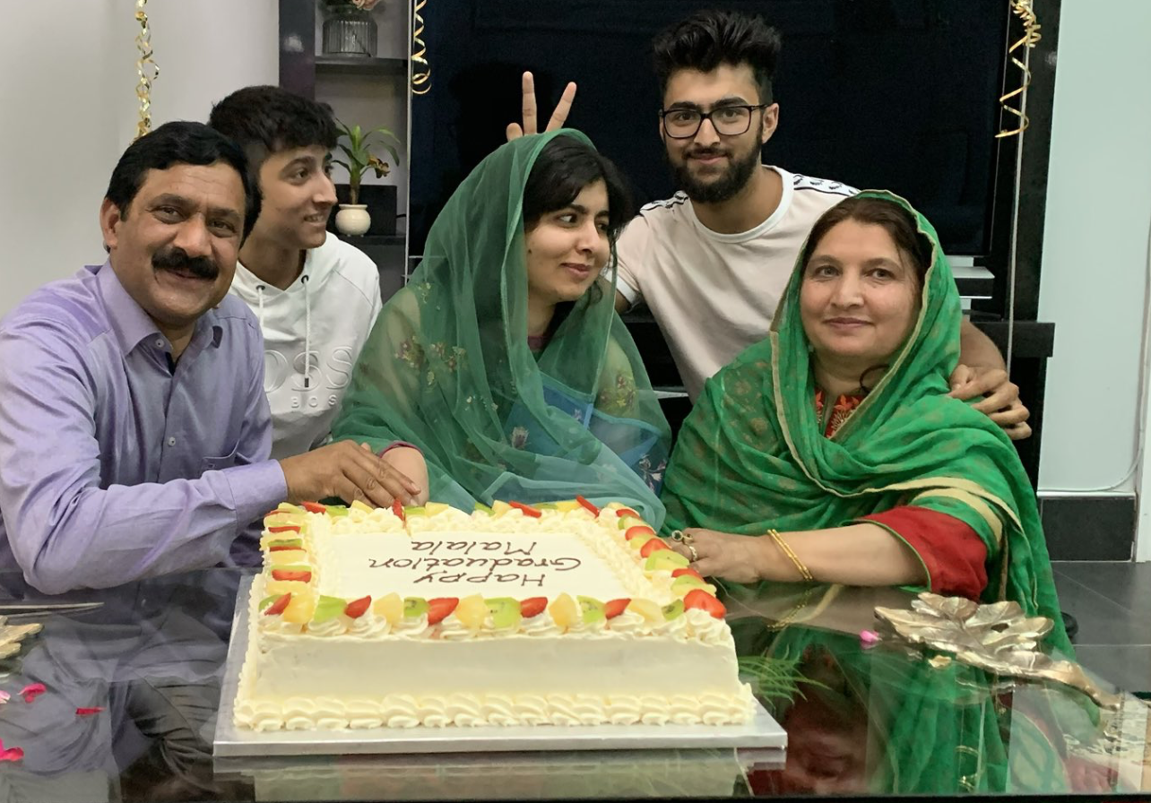 Malala y familia