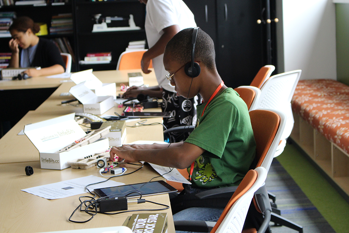 By integrating diverse learning styles and fostering collaboration, the ExCITe Center catalyzes community around tech education. Photo: ExCITe Center at Drexel University
