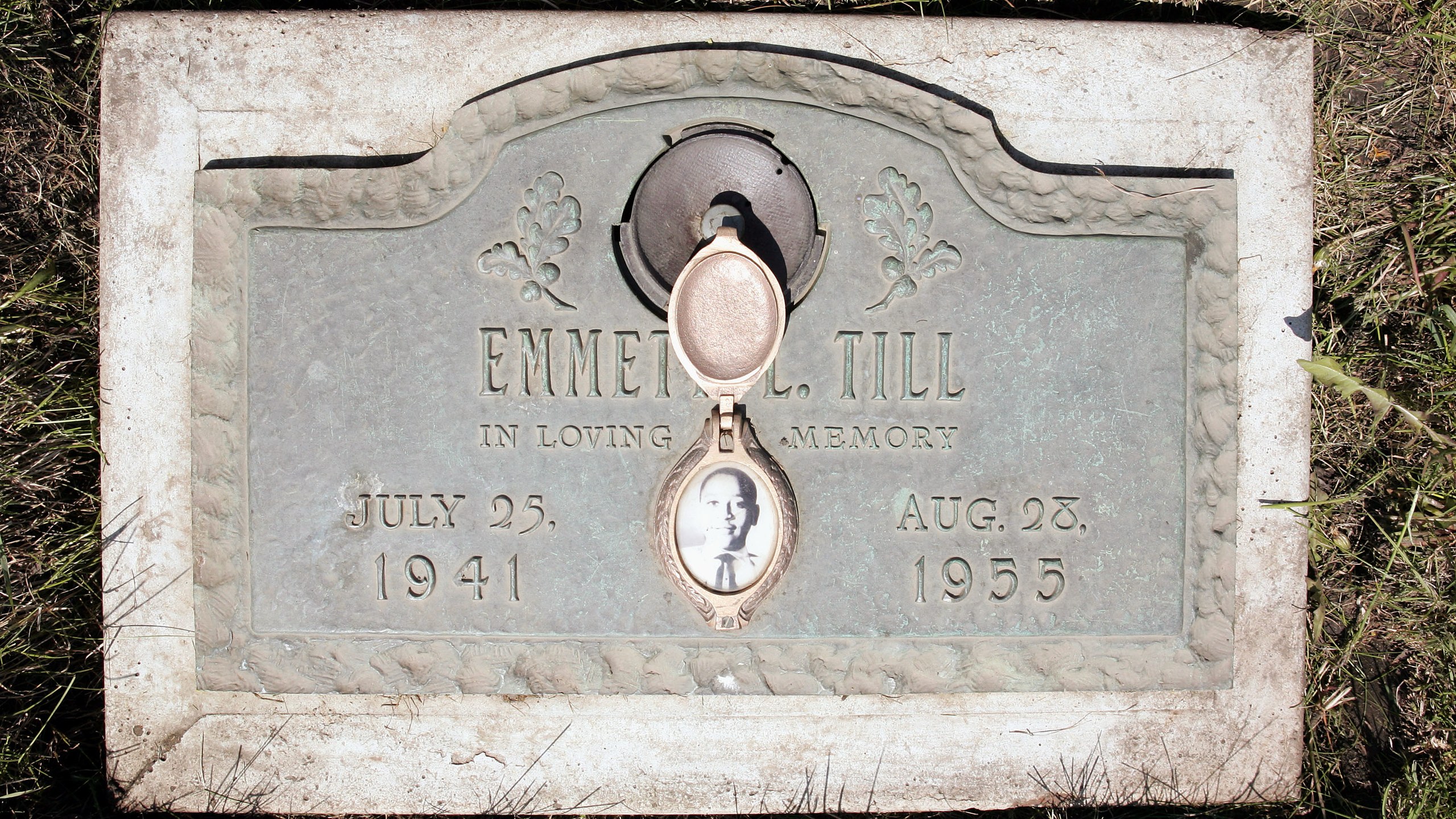 A plaque marks the gravesite of Emmett Till at Burr Oak Cemetery May 4, 2005 in Aslip, Illinois. (Photo by Scott Olson/Getty Images)