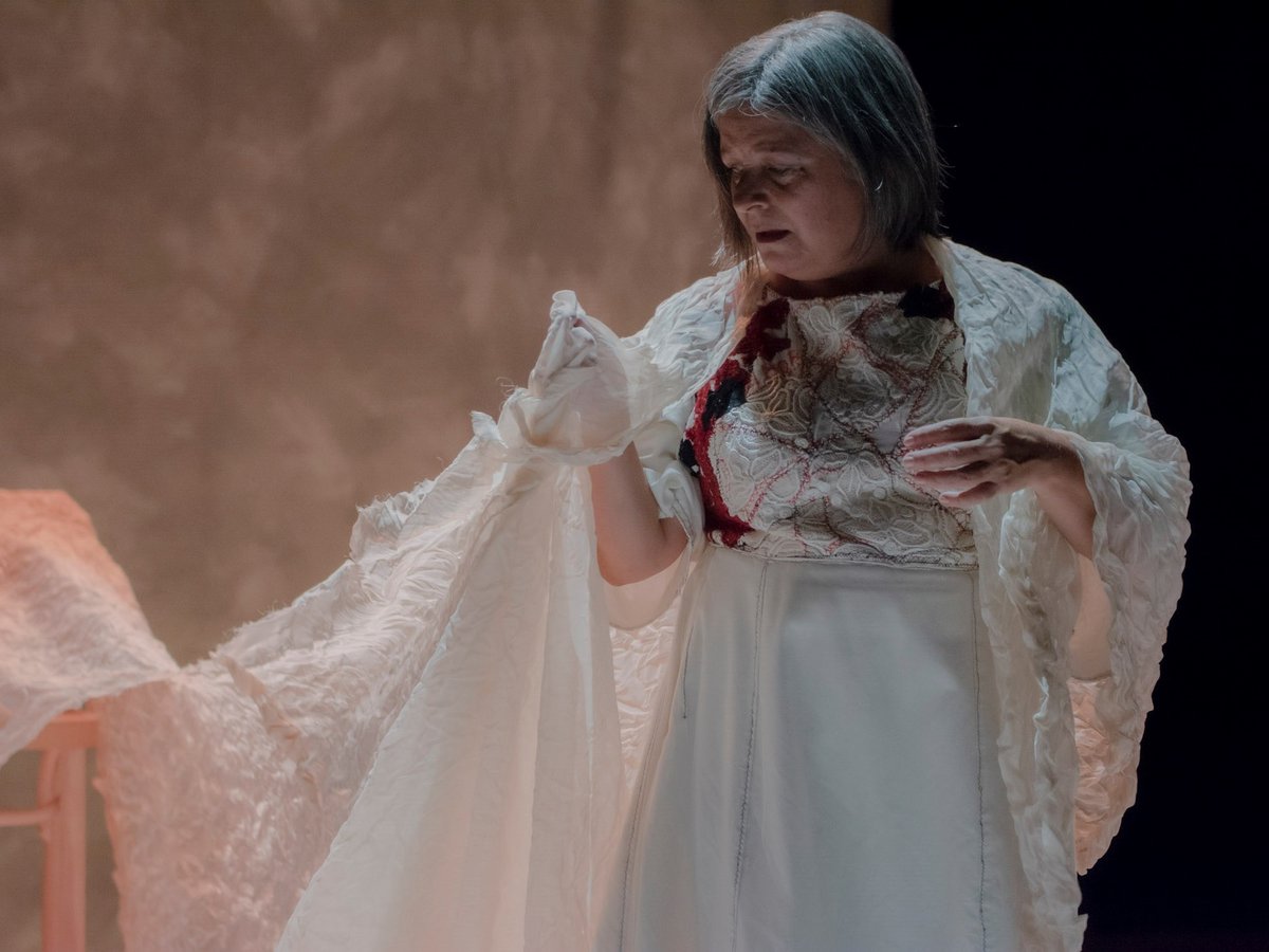 Photograph of the actress performing in the play "Casi Dahiana", in Montevideo. EFE/Matias Fabricio/Teatro Solís