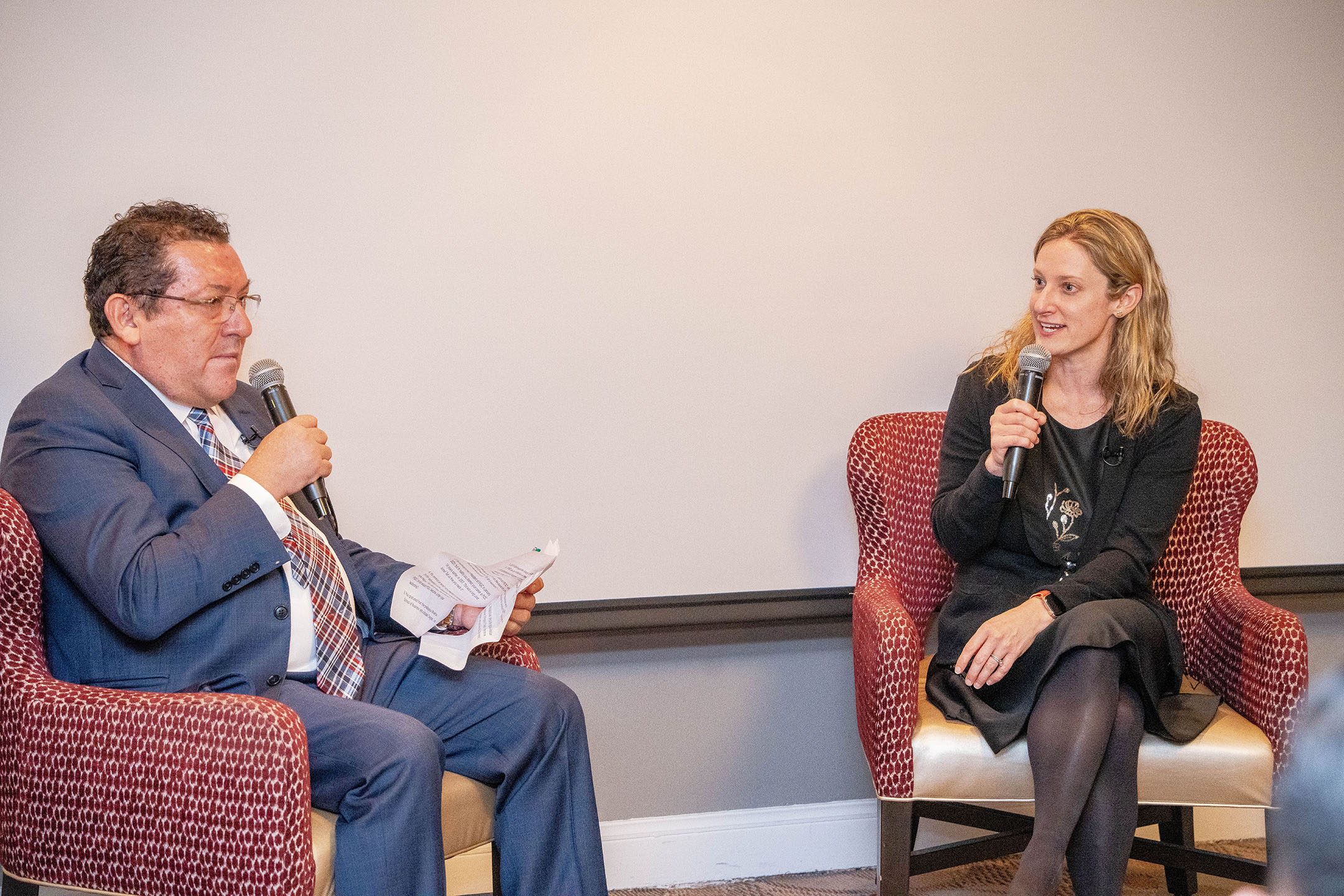 PIDC President Anne Bovaird Nevins takes place in a fireside chat with AL DÍA CEO Hernán Guaracao. Photo: Peter Fitzpatrick/AL DÍA News. 