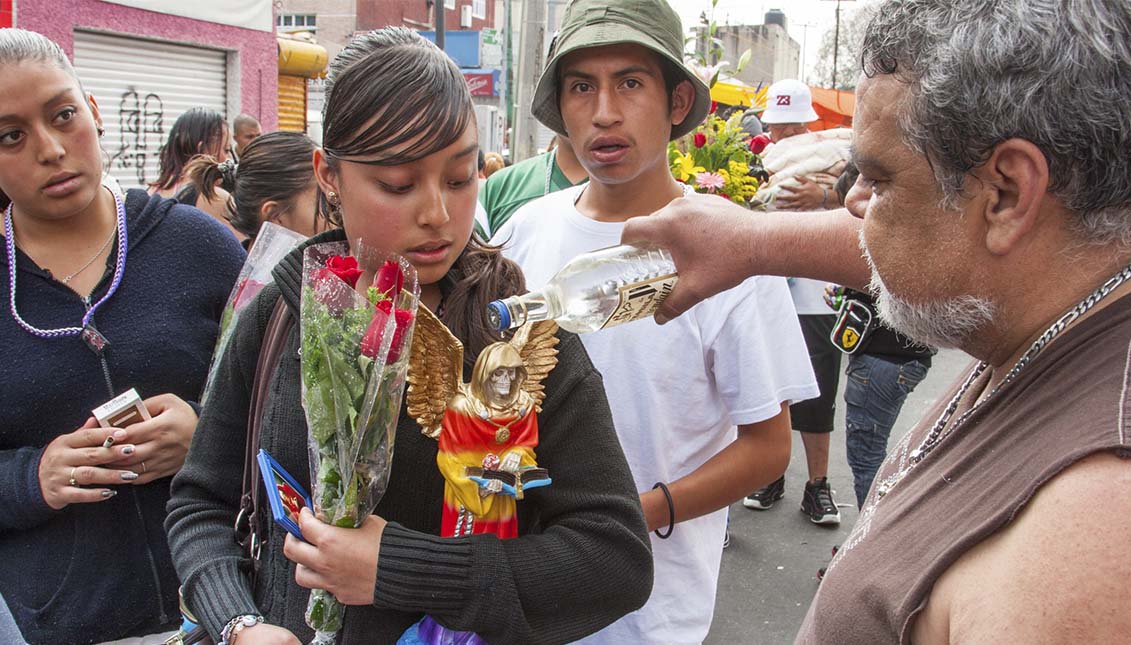 Devoción por la Santa Muerte en Tepito, Mexico. Getty Images.