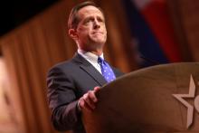 Senator Pat Toomey of Pennsylvania speaking at the 2014 Conservative Political Action Conference (CPAC) in National Harbor, Maryland / Gage Skidmore (CC BY 2.0)
