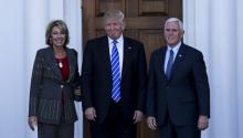 On November 19, Donald Trump nominated Betsy DeVos, former president of the Republican Party in Michigan, as US Secretary of Education. "Betsy DeVos is a fervent advocate of school choice, that is, that families can use public funds to take their children to private or religious schools. EFE/Aude Guerrucci / POOL
