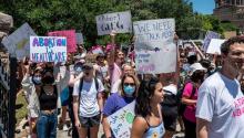 Mujeres se movilizan en contra de la ley del aborto en Texas. Foto: Getty Images.
