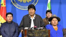 LA PAZ, BOLIVIA - 10 DE NOVIEMBRE: El presidente de Bolivia, Evo Morales Ayma, habla durante una conferencia de prensa matutina cuando anunció que convocaría a nuevas elecciones después de que la OEA cuestionara los resultados de las elecciones celebradas el 20 de octubre el 10 de noviembre de 2019 en La Paz Bolivia. Más tarde, Morales anunció su renuncia en Chimore, Cochabamba. (Foto de Alexis Demarco/APG/Getty Images)
