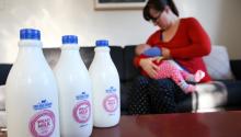 Estados Unidos rechazó una resolución favorable a la lactancia materna y amenazó al país que la introdujo. Imágenes de Fiona Goodall/Getty Images News/Getty.